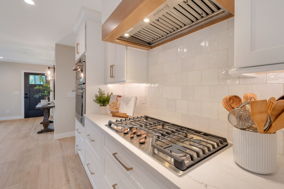 Example of a transitional kitchen design in Phoenix