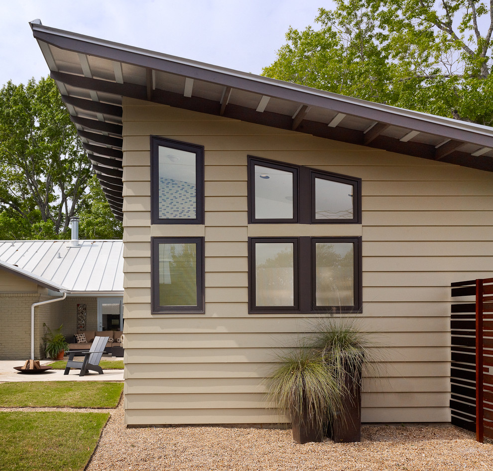 Photo of a modern brown exterior in Austin.