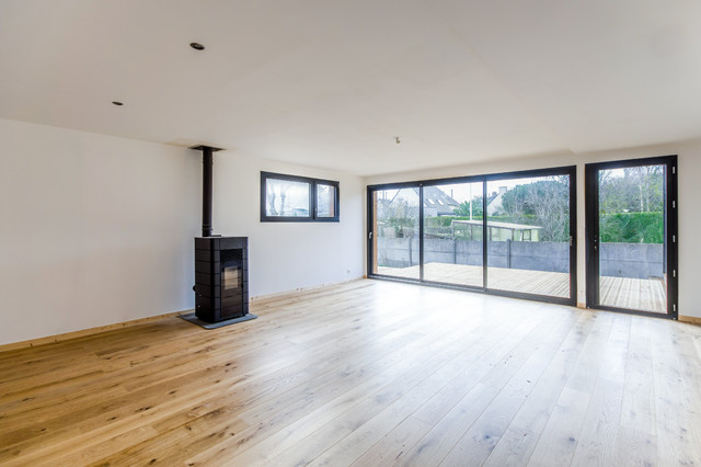 Maison bois beach-style-living-room