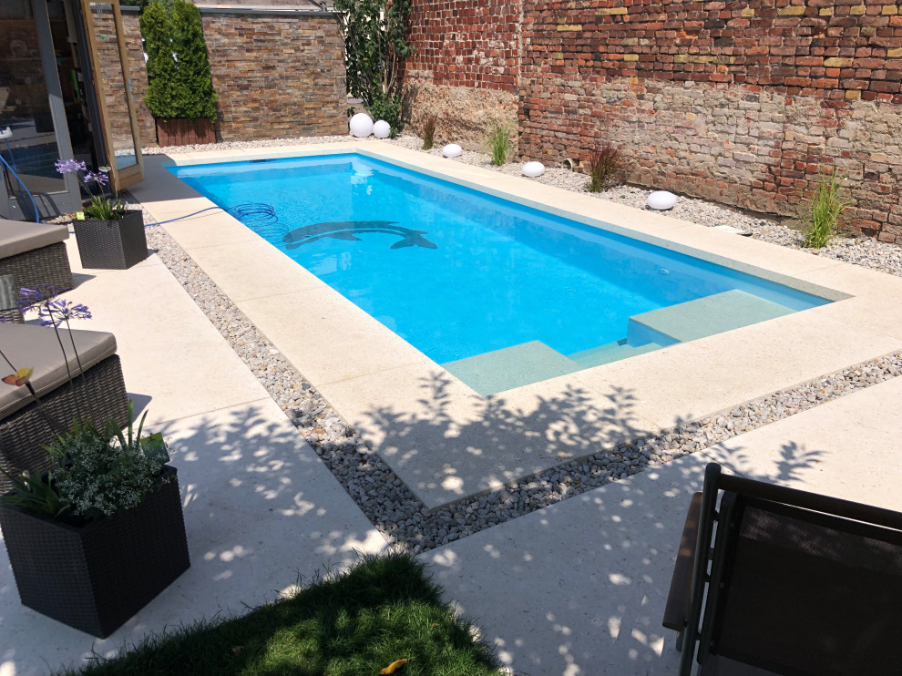 Moderner Pool in Sonstige