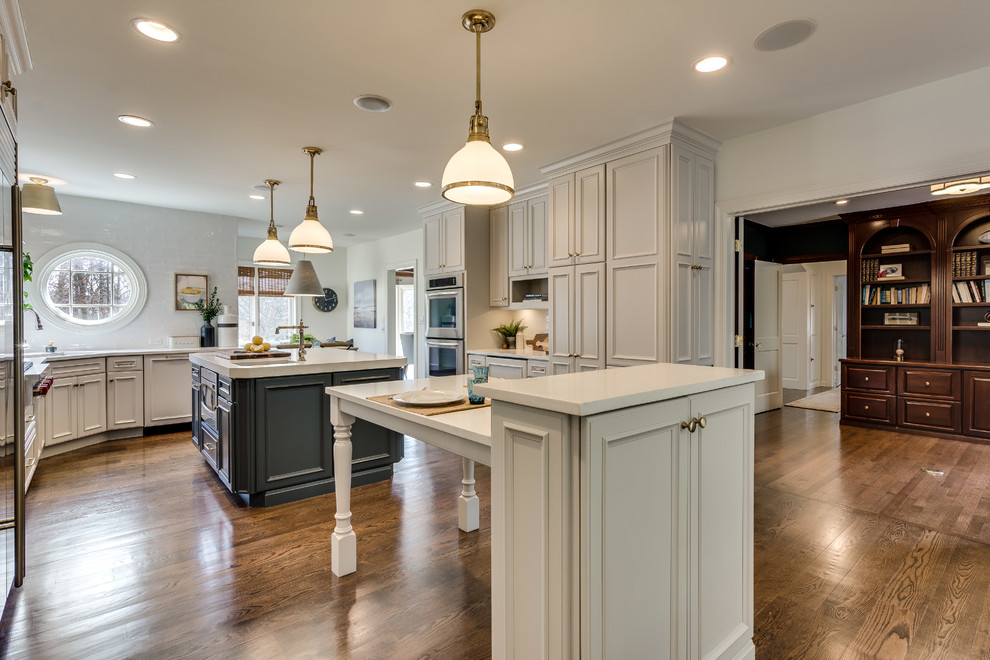 Inspiration for a transitional kitchen remodel in Chicago