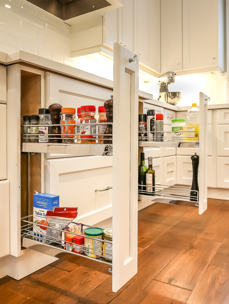 Inspiration for a transitional kitchen remodel in Toronto