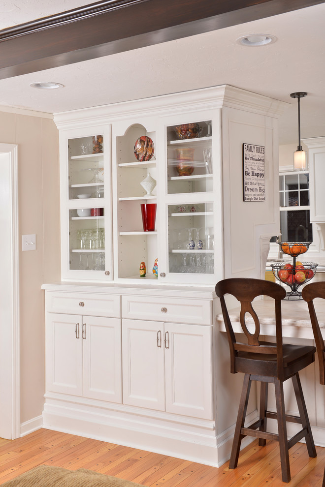 Transitional kitchen photo in Cleveland
