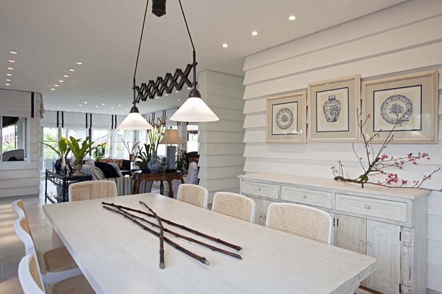 Studio Marcelo Brito rustic-dining-room