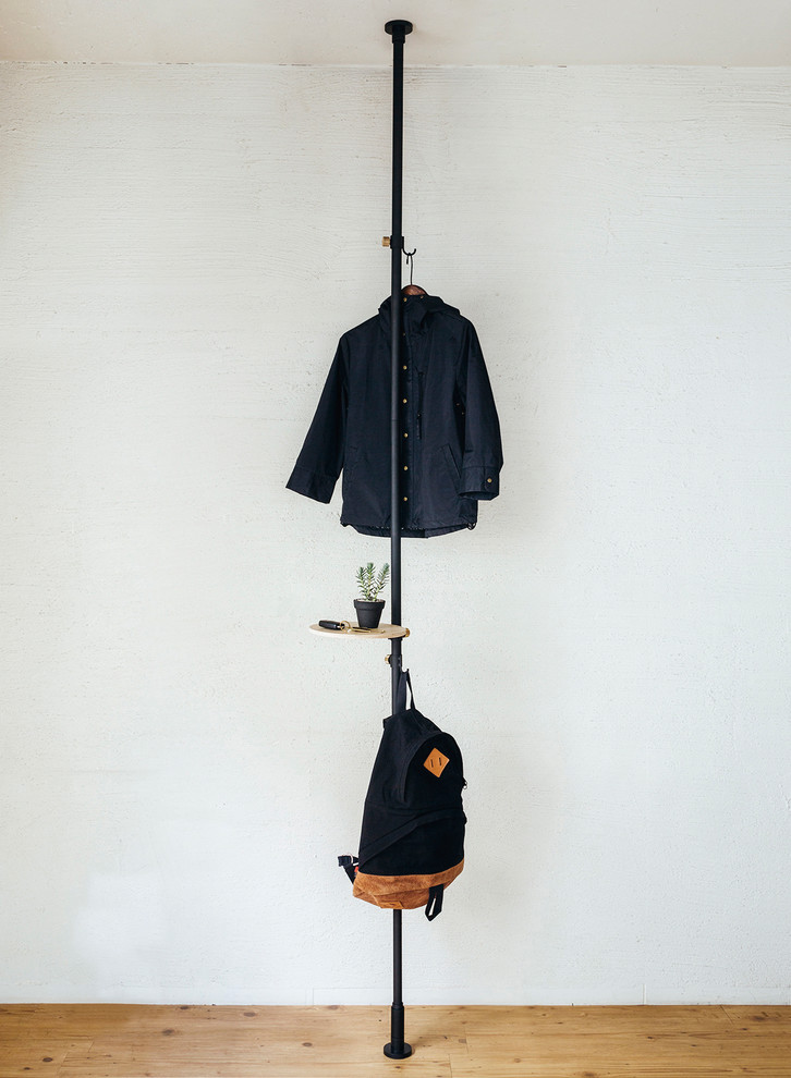 大阪にあるインダストリアルスタイルのおしゃれなリビングの写真