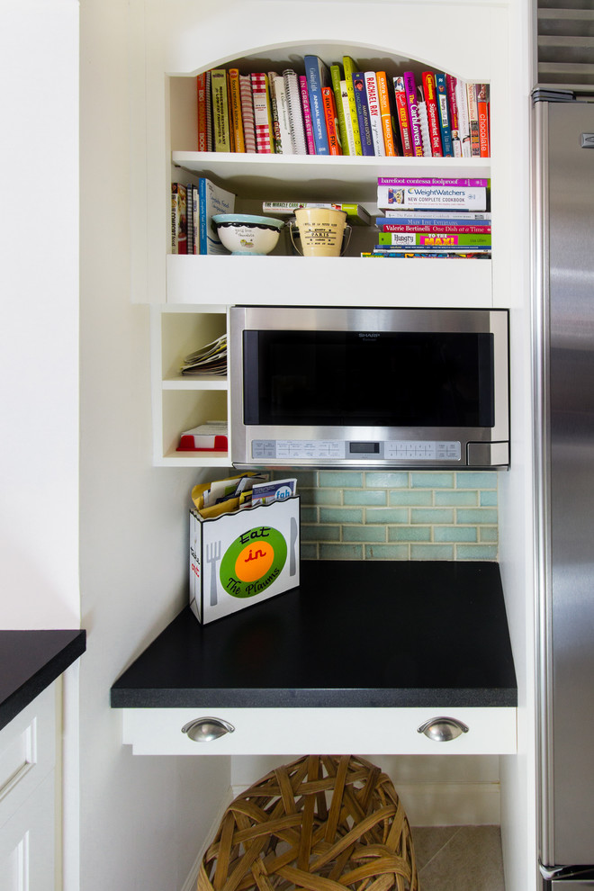 Example of a transitional home design design in Miami