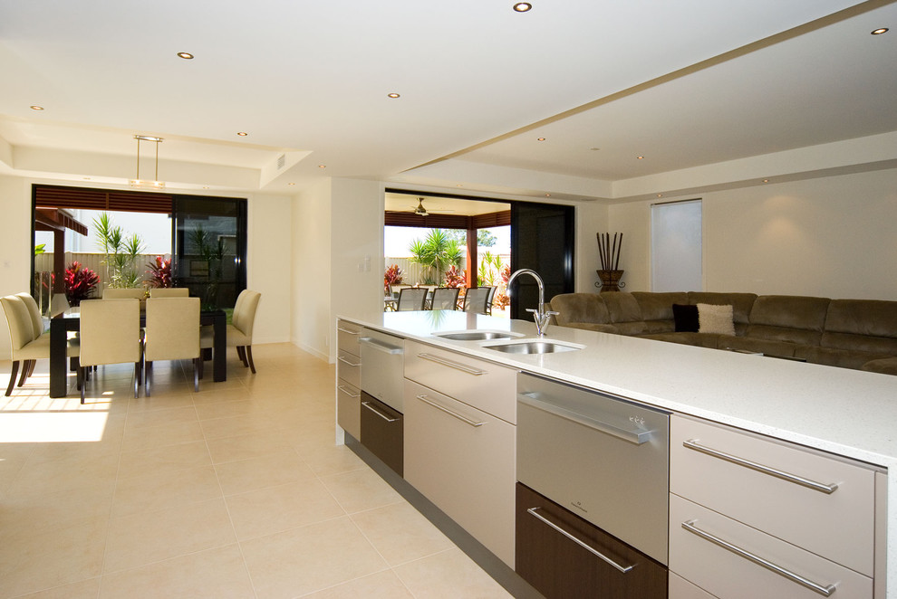 Photo of a contemporary kitchen in Brisbane.