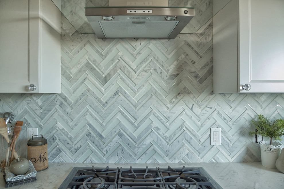 Inspiration for a transitional kitchen remodel in Toronto