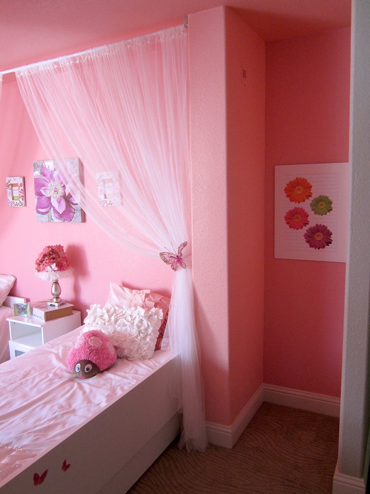 This is an example of a traditional kids' room in San Francisco.