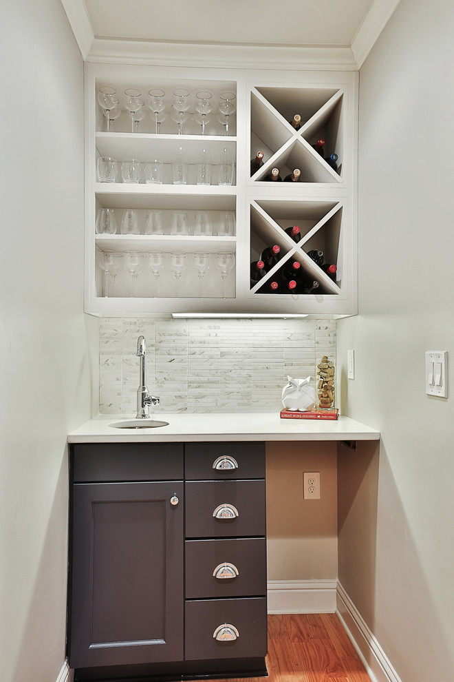 Inspiration for a small transitional home bar in Atlanta with marble splashback.