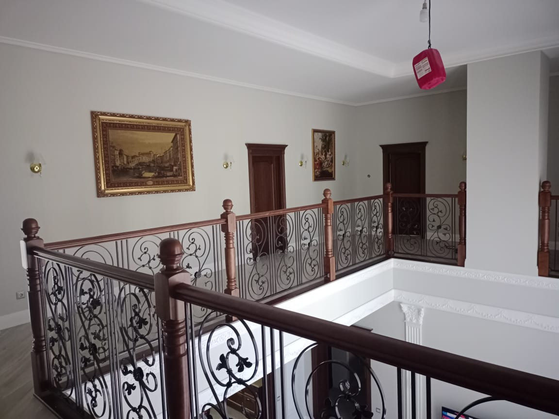 Кованное ограждение второго этажа