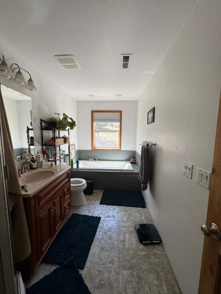 Shower and tub wet area
