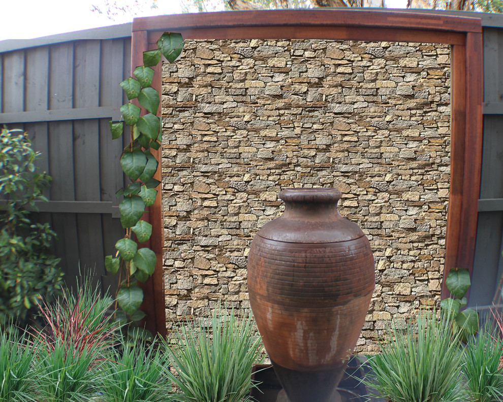 This is an example of a contemporary side yard garden in Sydney.