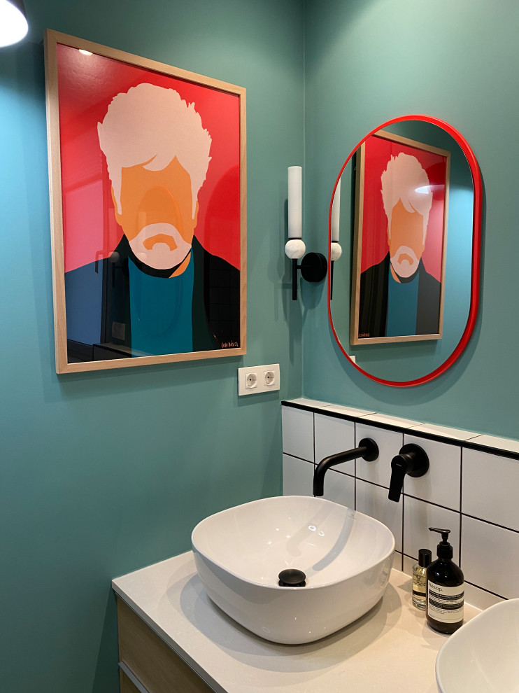 Design ideas for a contemporary bathroom in Madrid.