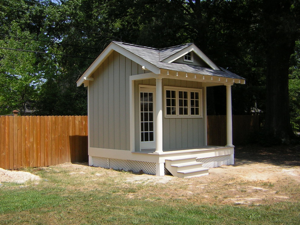 Mid-sized traditional detached garden shed in Richmond.