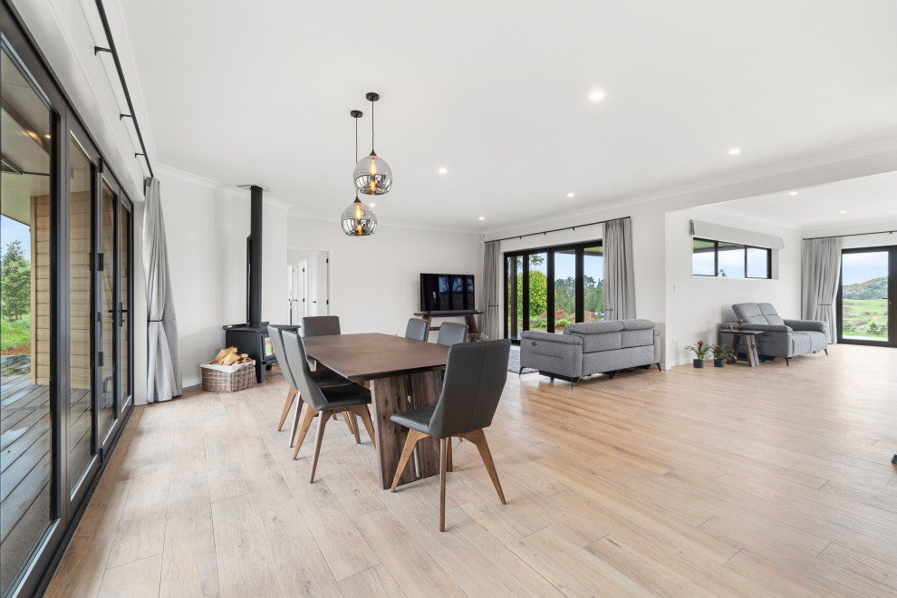 This is an example of a modern dining room in Auckland.