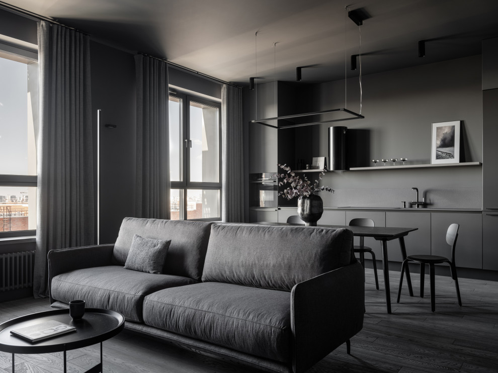 Immagine di un grande soggiorno industriale con pareti grigie, pavimento in legno massello medio e pavimento grigio