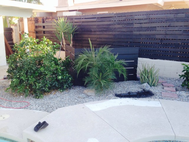 Cathedral Cove Desert home contemporary-garden