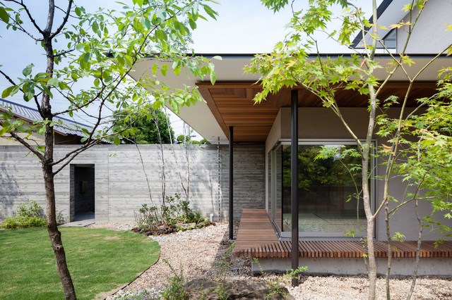 瑞穂の家 japones-terraza-y-balcon