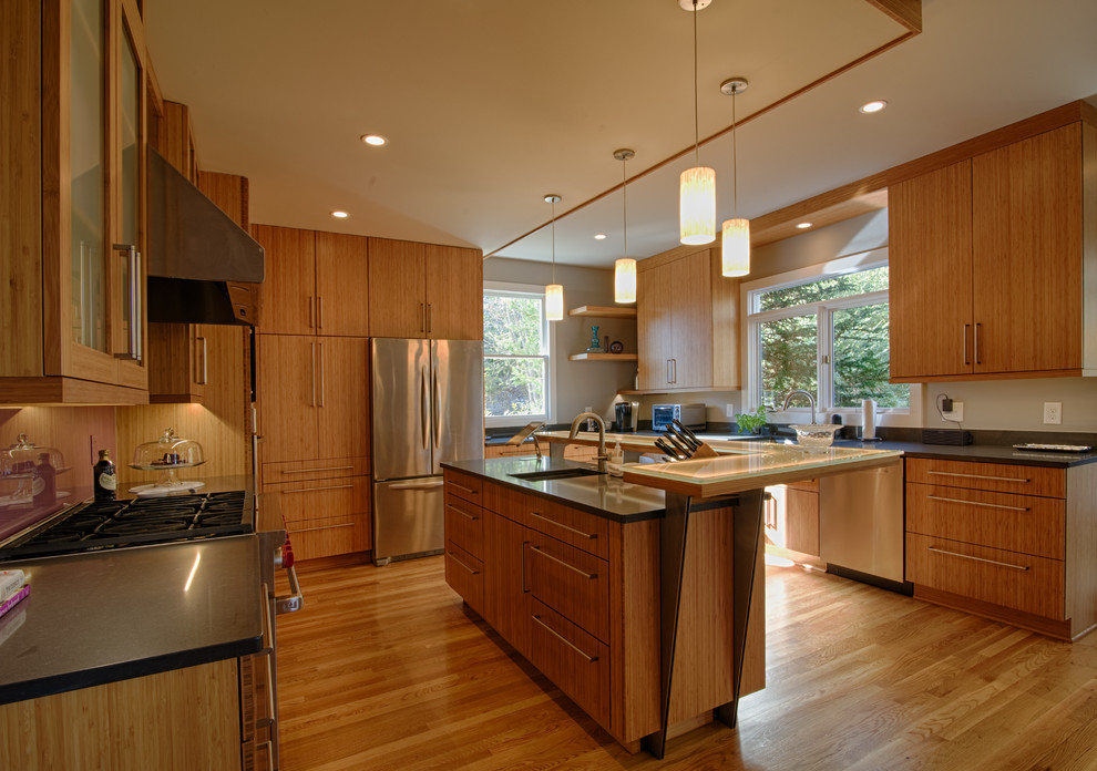 Photo of a modern kitchen in Raleigh.