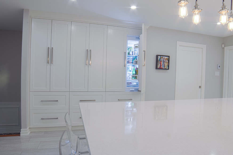 Example of a transitional kitchen design in Toronto