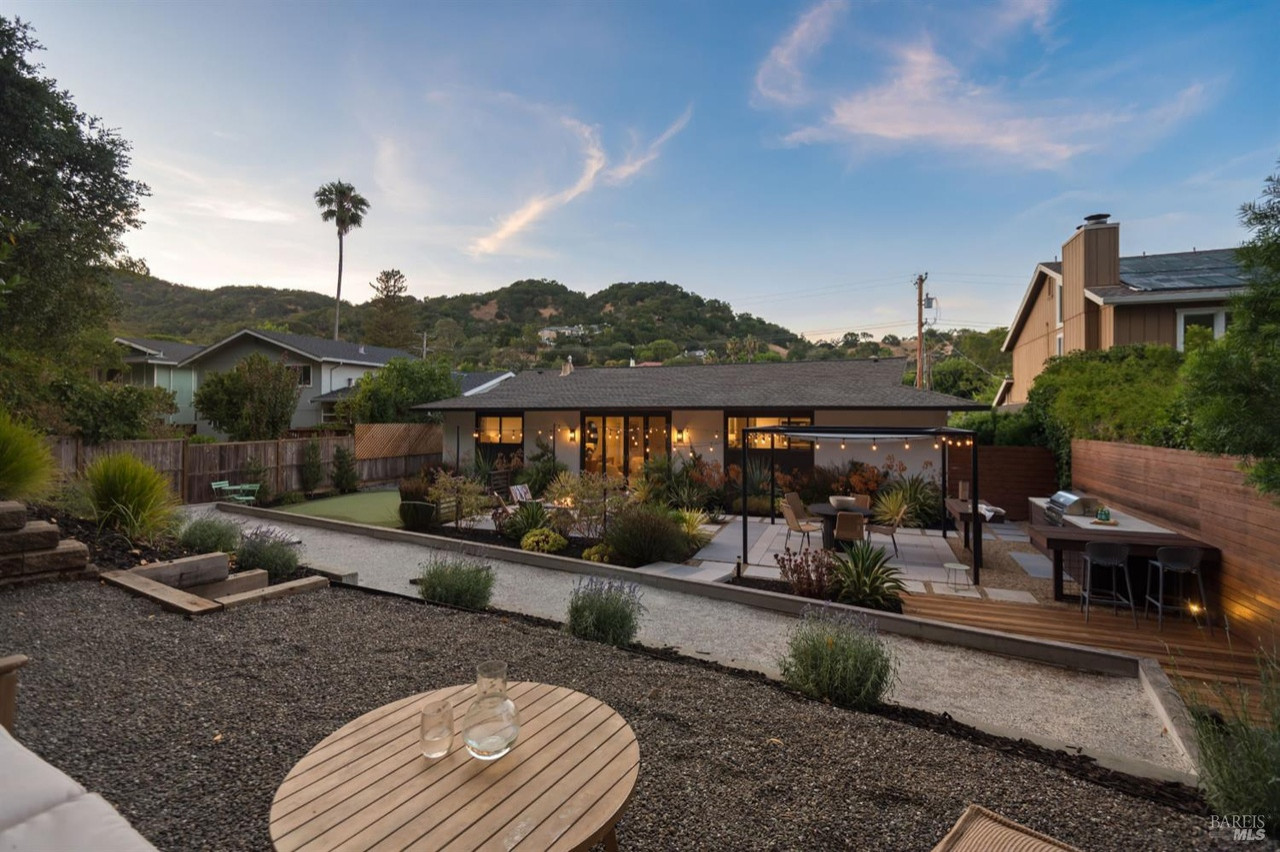 Contemporary Luxe Backyard