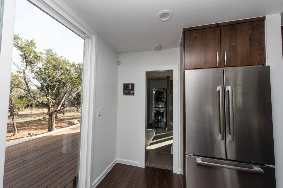 Kitchen - kitchen idea in Austin