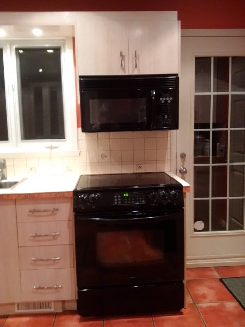 BEFORE - Kitchen - Two Tone Traditional