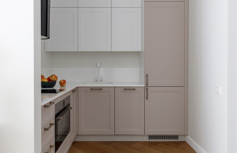 Уютная угловая кухня для небольших апартаментов