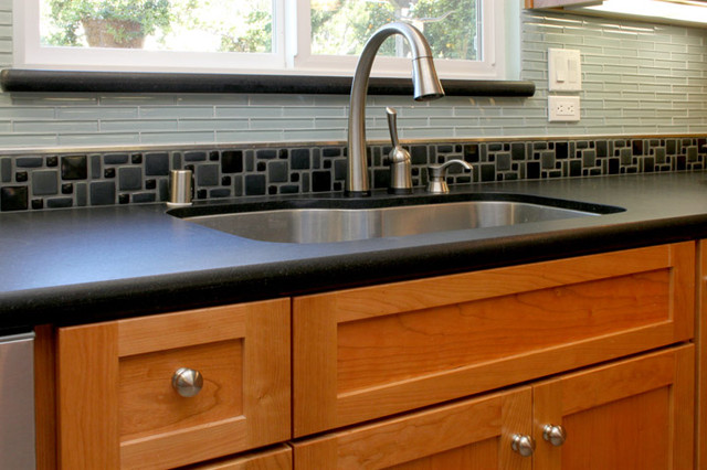 B.L Kitchen Remodel moderno-cucina