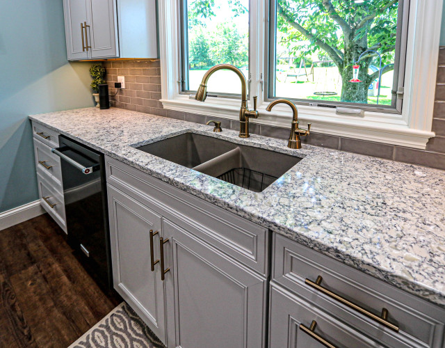 Waypoint Light Gray Kitchen Cabinets and Eternia Quartz Countertops ...