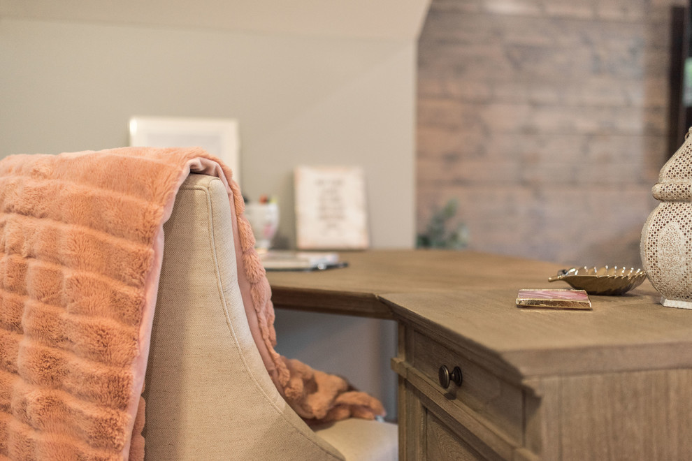 Transitional home design photo in Chicago