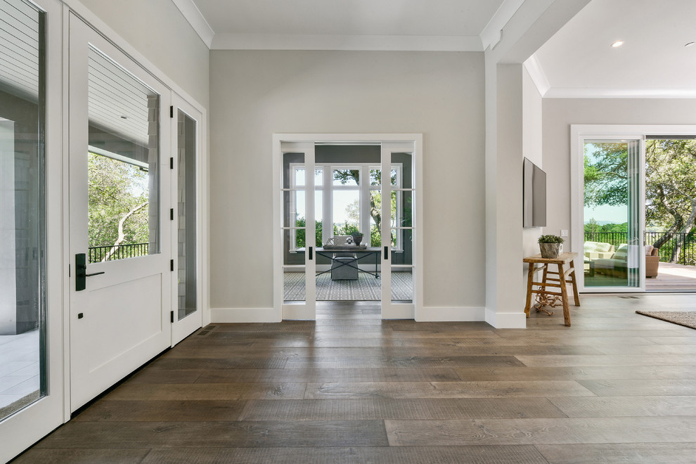 Example of a transitional home design design in San Francisco