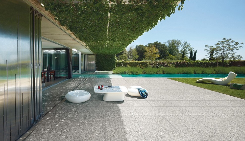 Große Moderne Pergola Terrasse hinter dem Haus in Essen