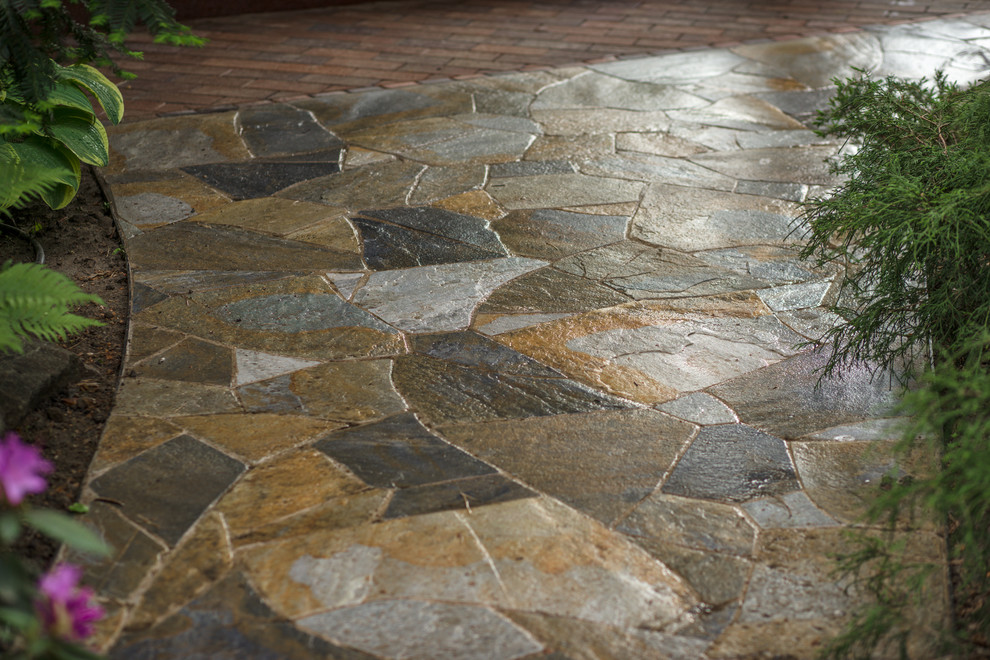 Мощение дорожек колотым камнем