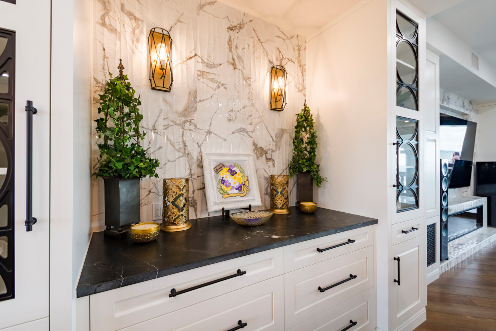 Example of a transitional home design design in Tampa