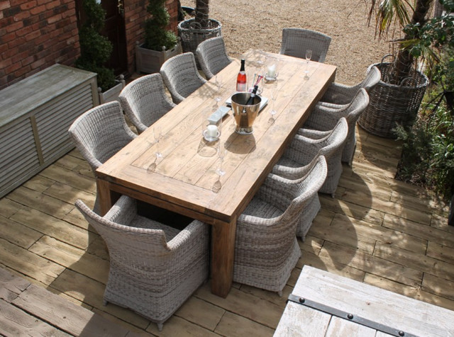 York 10 Chair Dining Set courtyard