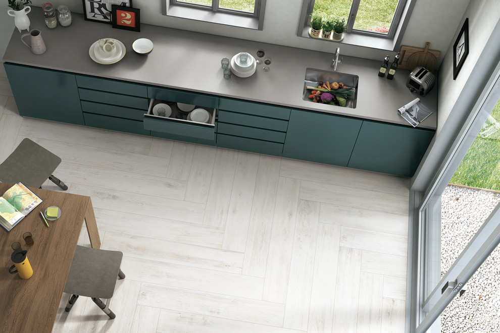 Transitional kitchen photo in Orange County