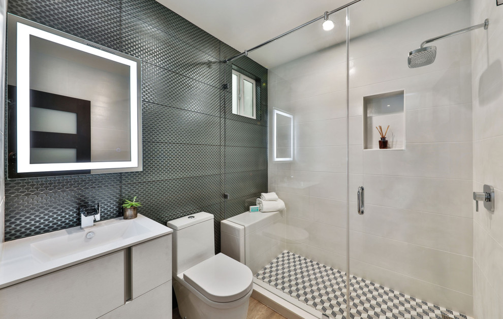 Bathroom - bathroom idea in San Francisco
