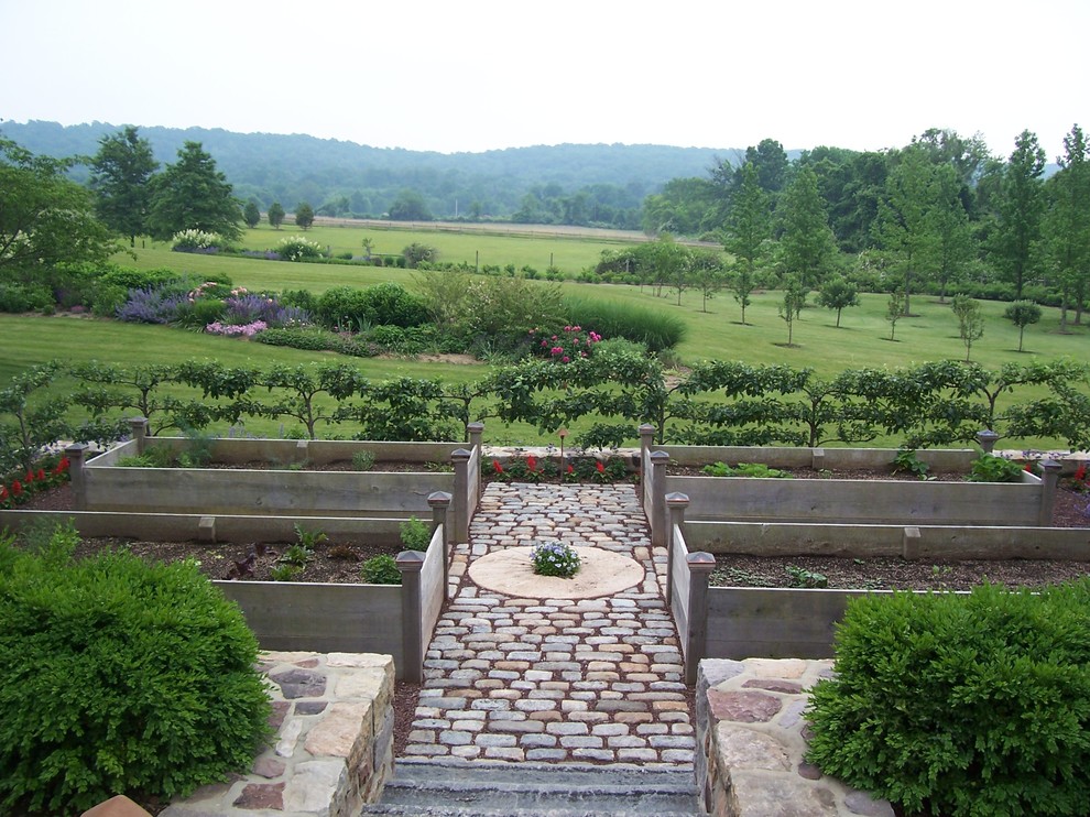 Inspiration for a traditional garden in Philadelphia with a vegetable garden.