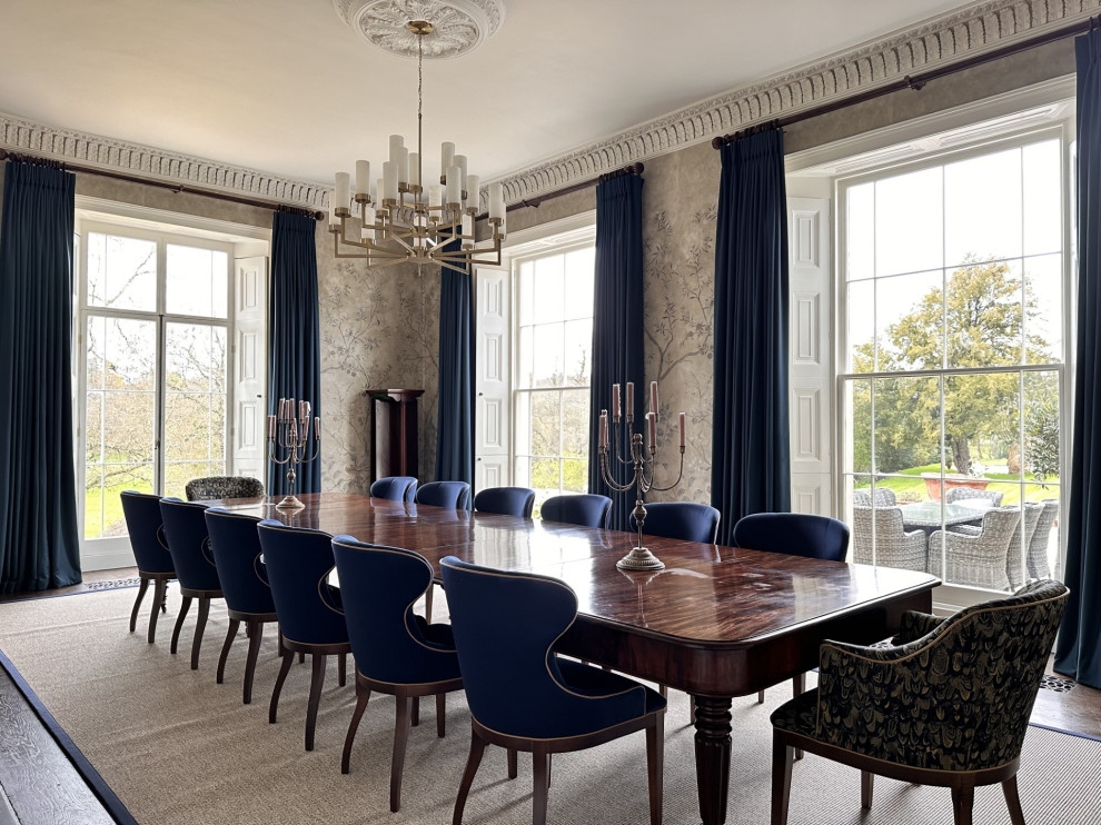 Traditional dining room in Buckinghamshire.