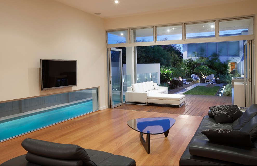 Photo of a contemporary living room in Sydney with a wall-mounted tv.