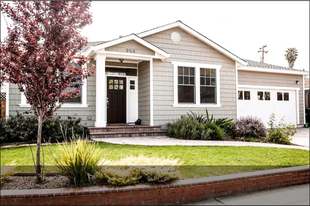 サンフランシスコにあるお手頃価格のトラディショナルスタイルのおしゃれな家の外観 (ウッドシングル張り) の写真
