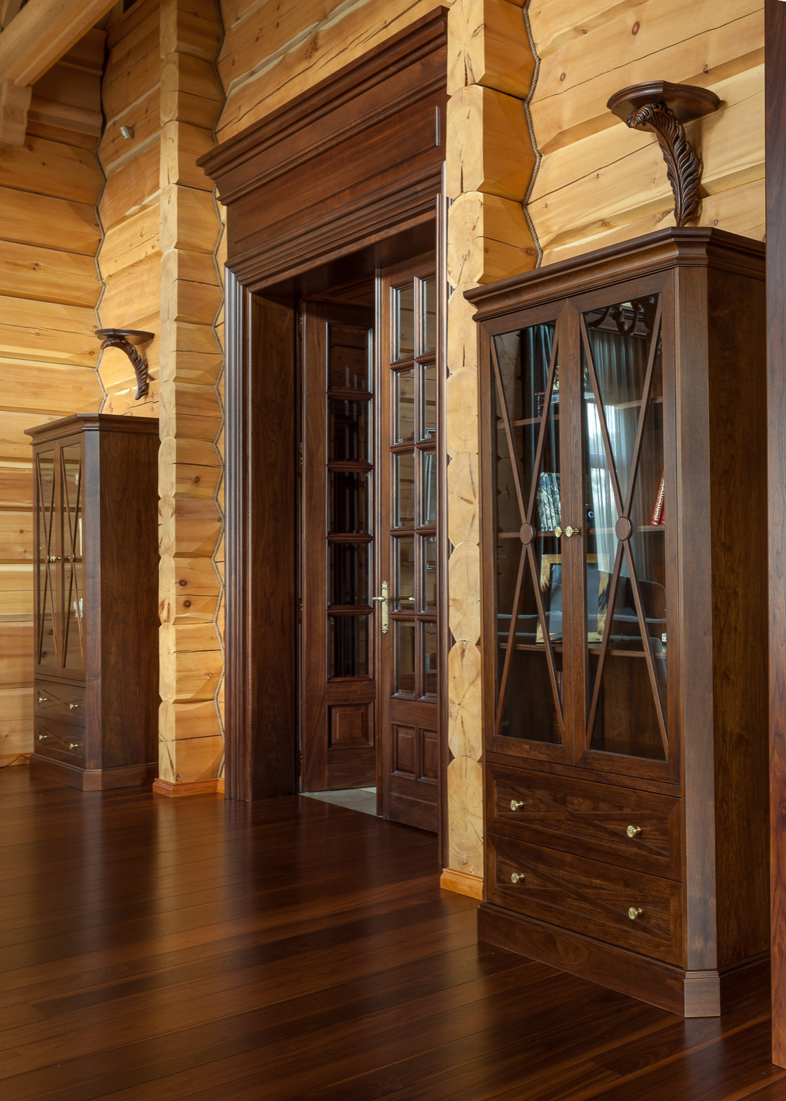 Деревянный дом в классическом стиле