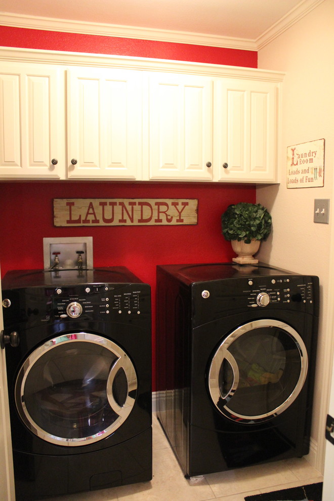 This is an example of an eclectic laundry room in Dallas.