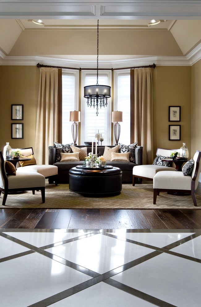 Design ideas for a traditional living room in Toronto.