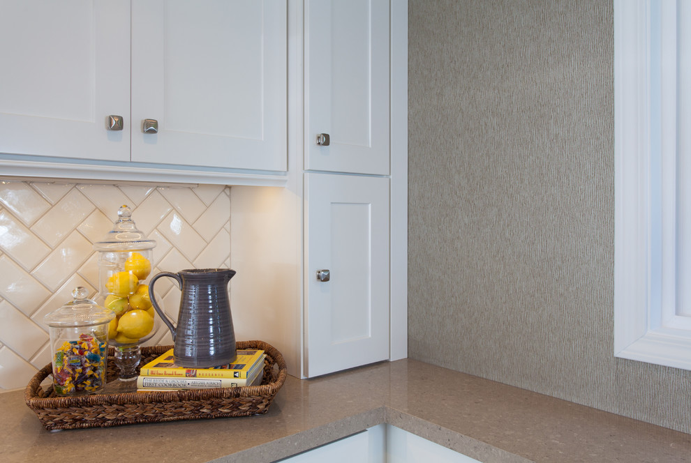 Example of a transitional kitchen design in Orange County