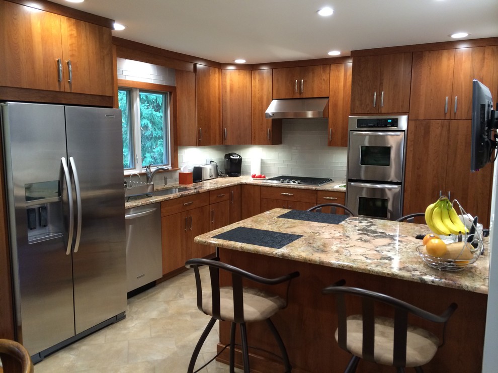 Inspiration for a transitional kitchen remodel in New York