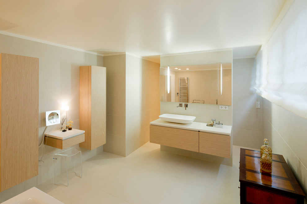 Design ideas for a contemporary bathroom in Dusseldorf.