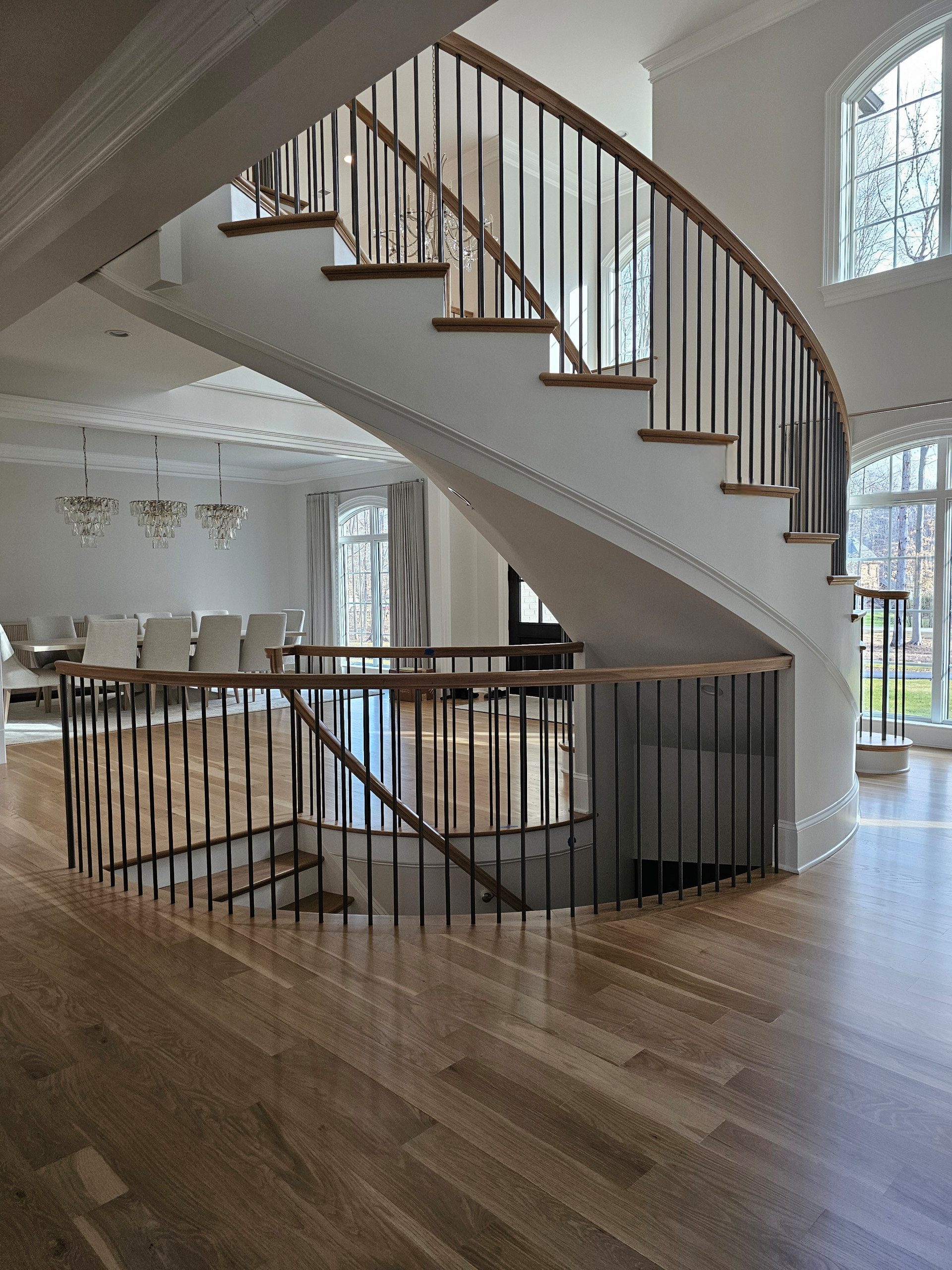 116_Elegant & Eye-catching Curved Staircase, Leesburg VA 20175
